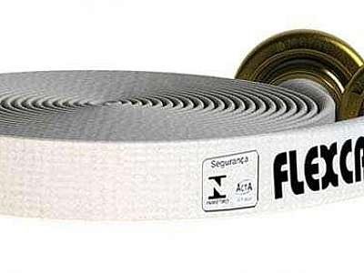 Mangueira combate a incêndio Mangueira combate a incêndio