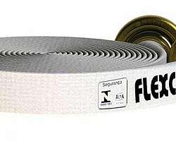 Mangueira combate a incêndio Mangueira combate a incêndio