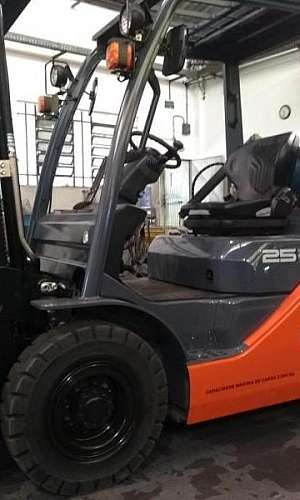 Pneus maciços e pneumáticos Pneus maciços e pneumáticos